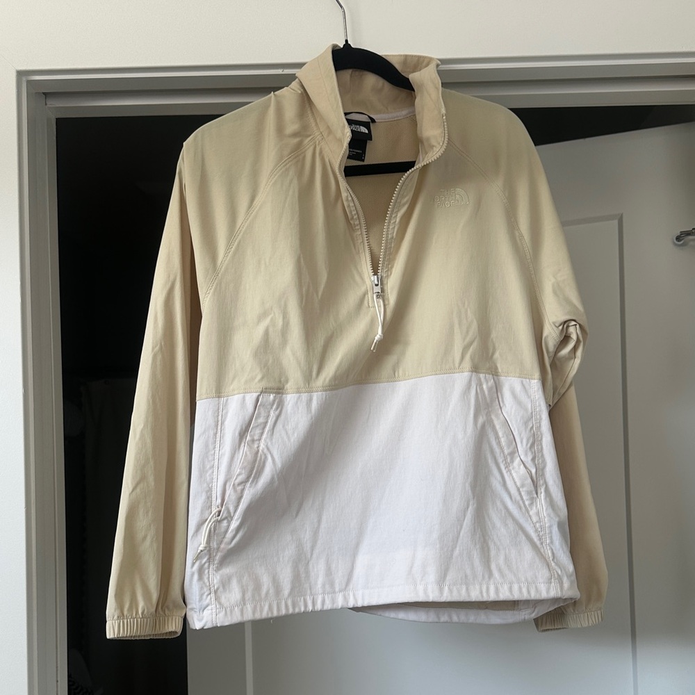 The North Face Womens pull over anorak jacket